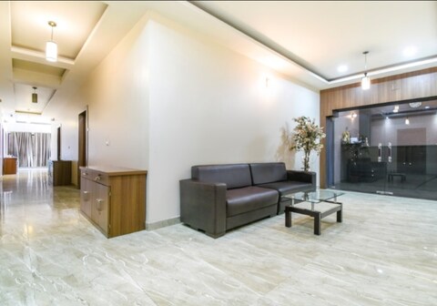 hotel holiday palace