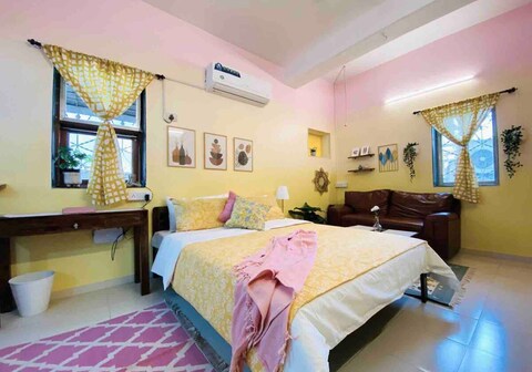 Bandra Studio Lokhandwala House, Near Carter Road, Pali Hill by Connekt Homes