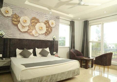 Paramhans Hotel