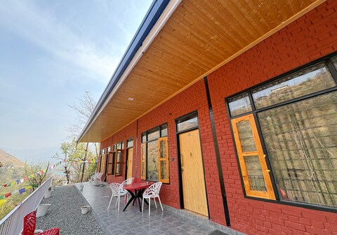 whistling woods resort