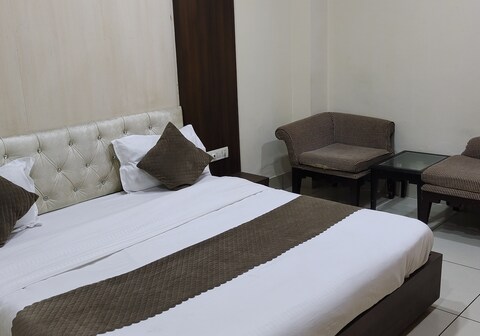 SINGLA HOTEL & RESTAURANT