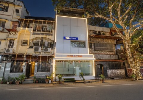 FabHotel B Town