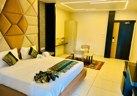The Hotel Emerald