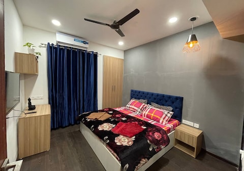 Pristine 1 BHK Service Apartment