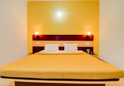 Hotel O Roshan Palace