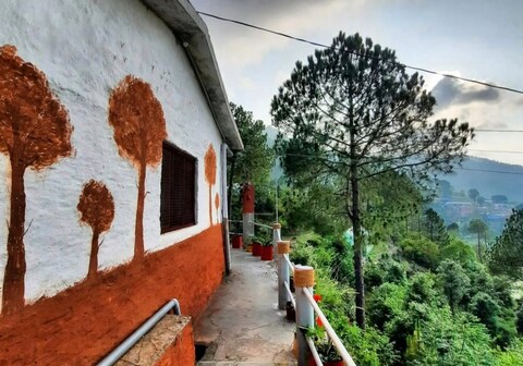 DANDA BASERA HOMESTAY