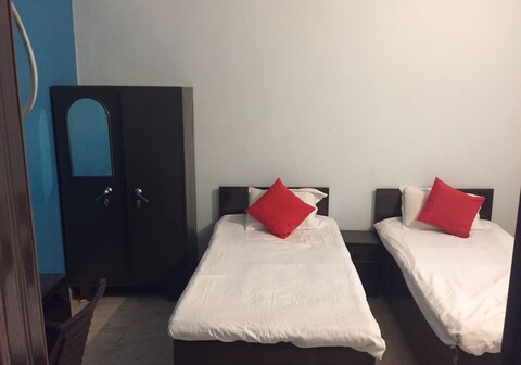 ONS BACKPACKERS PARADISE