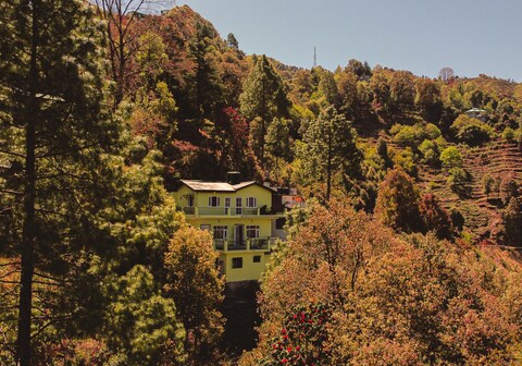 The Himalayan Living I Rooms & Guided Treks