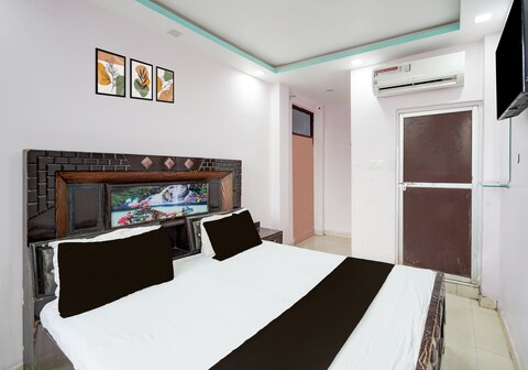 SPOT ON New Shukla Hotel