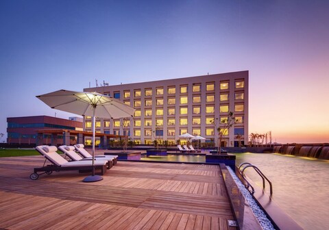 Balaji Sarovar Premiere