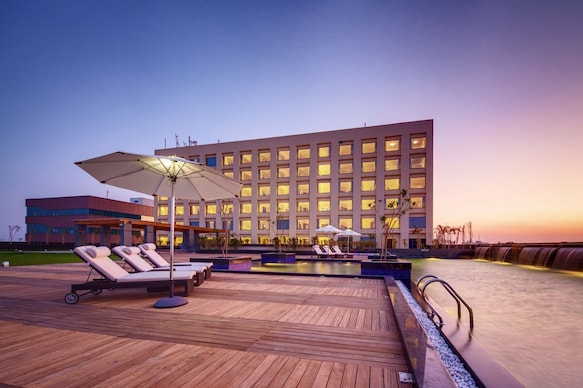 Balaji Sarovar Premiere