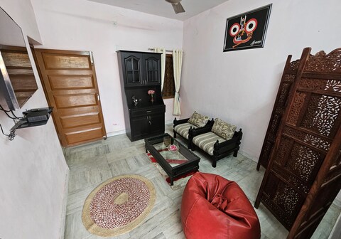 Swain Holiday Home Near Airport