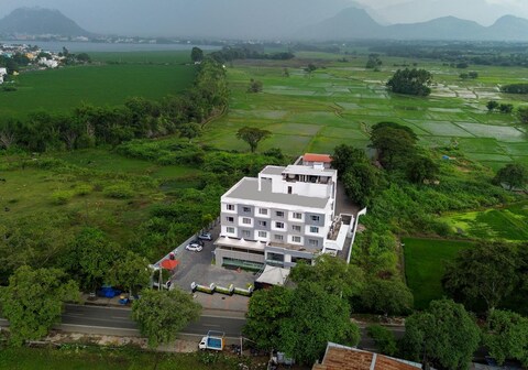 Hotel Visakka Palani
