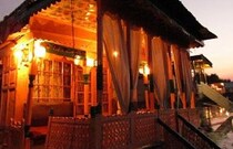 YOUNG SHAHENSHAH HOUSEBOAT, Srinagar YOUNG SHAHENSHAH HOUSEBOAT, Srinagar