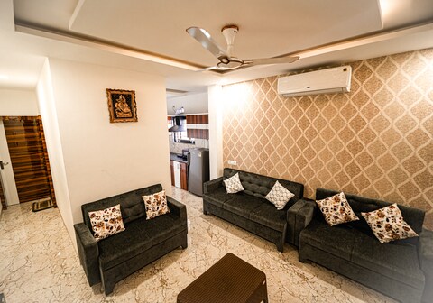 Staeg Cozy Penthouse 2BHK