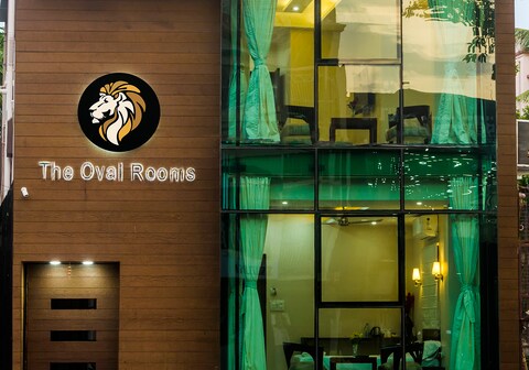 THE OVAL ROOMS