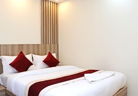 OYO 806 Hotel Royal Emperor