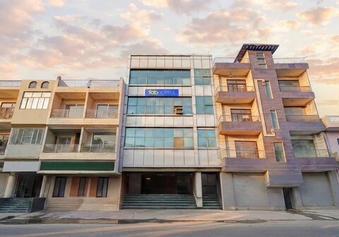 FabHotel Silver key I