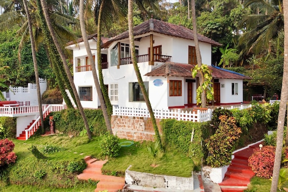 Willo Stays Ocean Hues on the beach