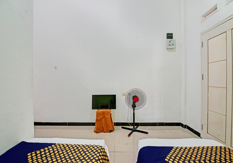 Hotel O Penginapan Puti SyariahNearBandara Sultan Syarif Kasim II