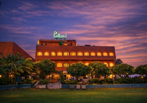 Hotel Pallavi Grand