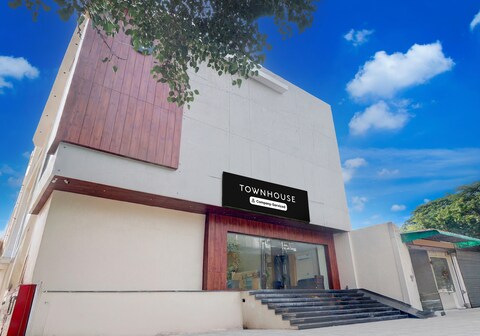 Super Townhouse Oak Army Aviation Base Jhansi