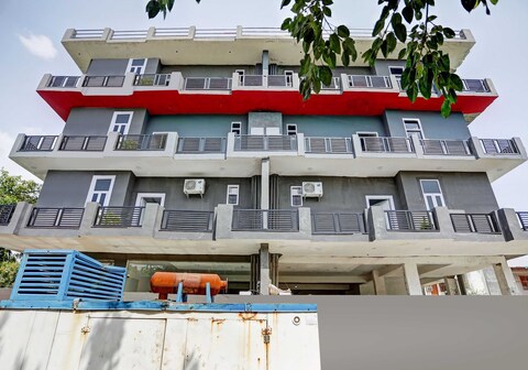 Hotel O Noida Grand