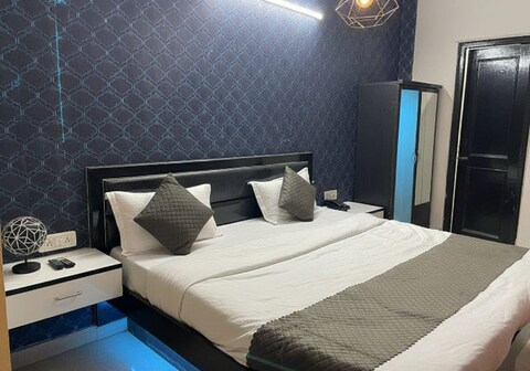 Hotel Viraj Residency