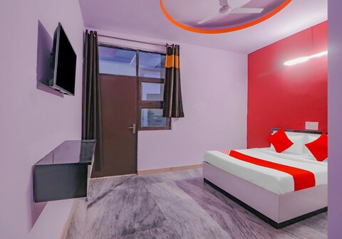 Hotel O Primrose Hotel's Near Noida Sector 76 Metro Station