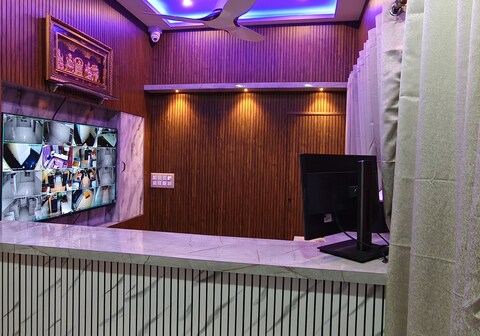 VRS Luxury AC/NON AC Dormitory