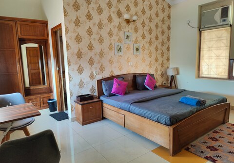 Luxury Cottage by Itvara