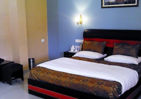 HOTEL ROYAL TREAT