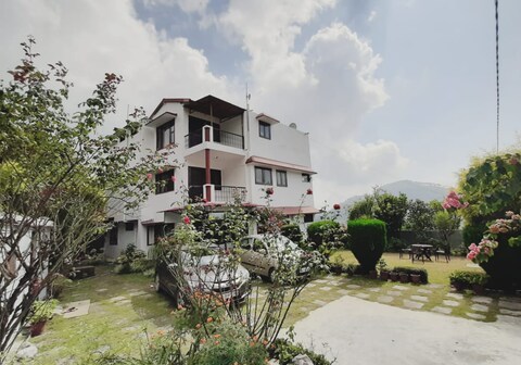 Dev Cottage & Homestay