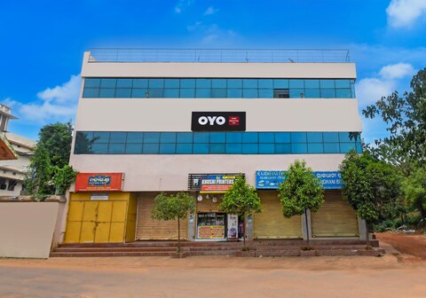 Hotel O Sisupalgarh formerly Glamorous Inn