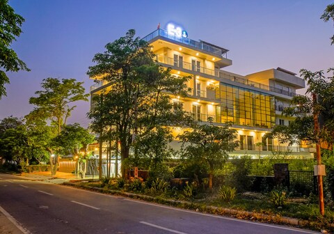 Hotel Urban Oasis Near Huda City Center Metro