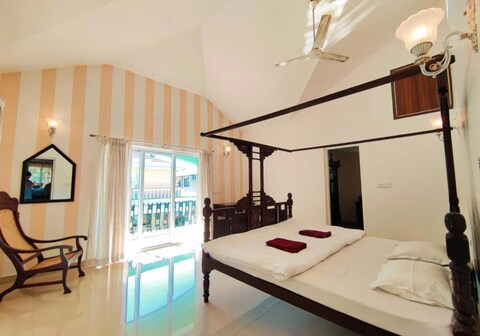 Field View 3BHK Varca Villa w/ Pool-8min to beach