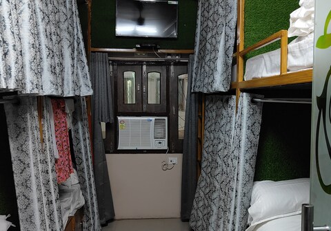 Shree Madhvam Hostel