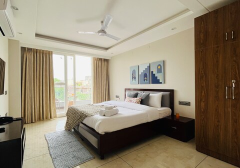 BluO 1BHK Suite - Balcony, Lift, Gym, Parking, TT