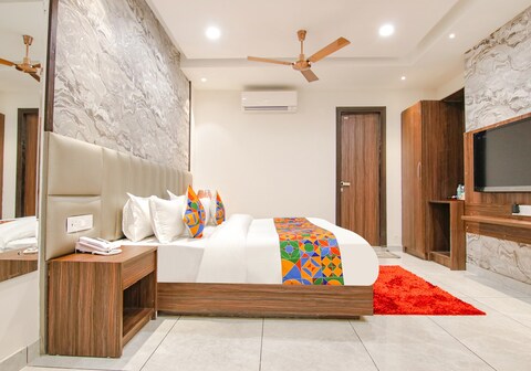 Hotel Royal Inn Suites