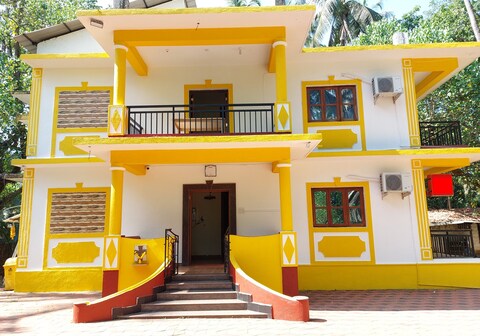 TSK Crystal Homestay | A/C Rooms with Balcony