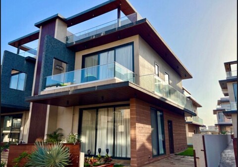 3BHK Abode Villa with Pvt Pool by Cascade Villas