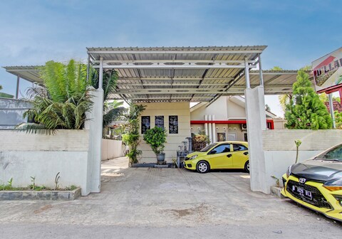 Capital O 93450 Hotel D'lala