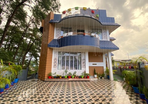 Iung Yutran | 2 Bedroom Retreat with Valley View