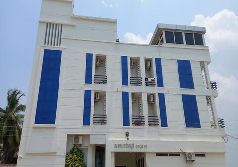 VANAPARVATHI LODGE A/C