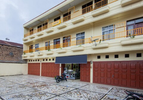 SPOT ON 2076 Hotel Stadion