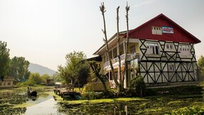 Hotel Chachoo Palace, Srinagar Hotel Chachoo Palace, Srinagar