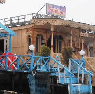 Houseboat New Sumbul