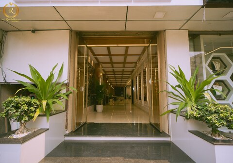 HOTEL RADHIKA REGENCY