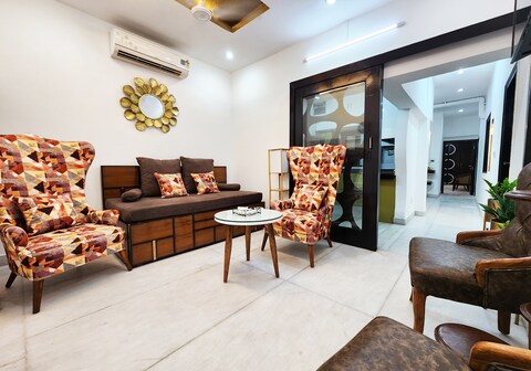 Spacious 2BHK prime location w/ big bedrooms (7)