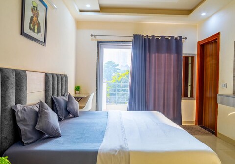 Housr Sector 27 Supermart 1 Near Galleria Market